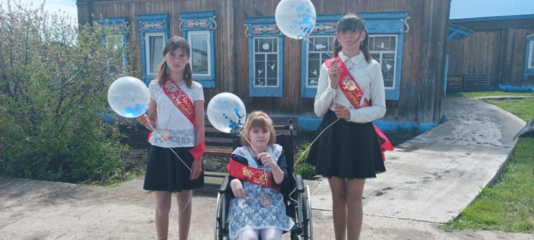 Последний звонок для самых маленьких выпускников - 4-х классов.